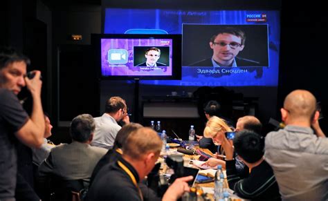 Edward Snowden Asks Vladimir Putin About Russian Spying On Its Citizens