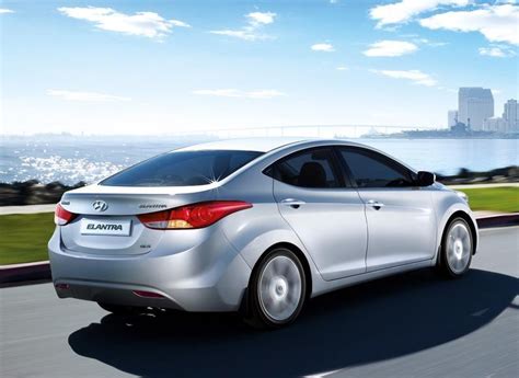 Hyundai Elantra Sedans Atsauksmes Tehniskie Dati Cenas