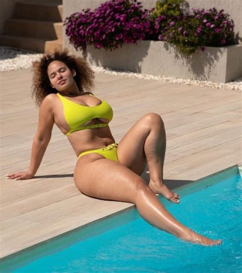 6 Sexy Pamela Alexandra Bikini Pics