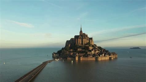 Mont Saint Michel Une Exposition Raconte Les 1000 Ans De L Abbaye