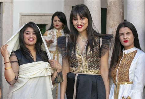 Los Tunecinos Celebran Su Herencia Con Trajes Tradicionales Anadolu