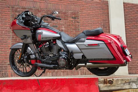 Harley Davidson Cvo Road Glide Review Fast Facts