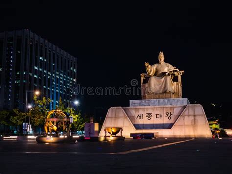 Estátua Do Sejong O Grande No Quadrado De Gwanghwamun Foto de Stock