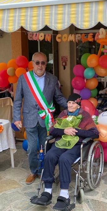 Amelia Nonna Record Spegne Candeline Nella Casa Di Riposo