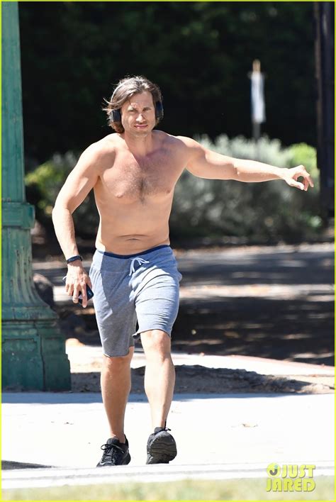 Photo Brad Falchuk Bares Hot Body On Shirtless Jog 09 Photo 4343304