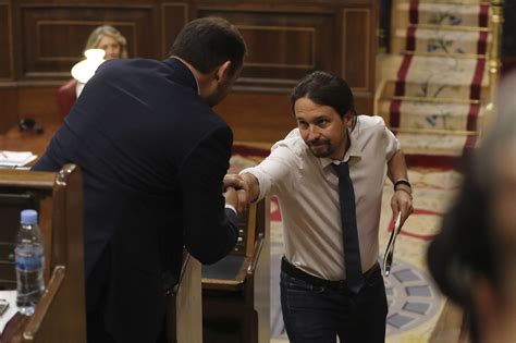 Podemos Tiende La Mano El Psoe Recoge El Guante Pero No Olvida