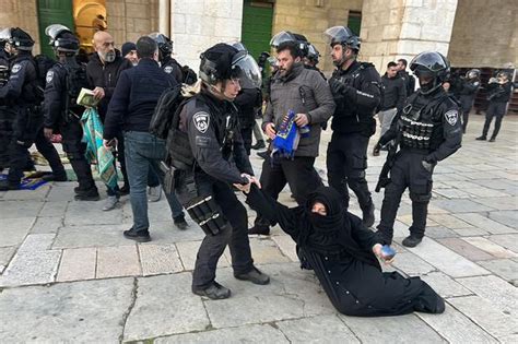 Más De 350 Detenidos Por Violentos Enfrentamientos En Mezquita De Al Aqsa De Jerusalén Israel