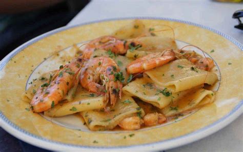 Paccheri Alla Carbonara Di Gamberi Con Scorza Darancia E Pistacchi