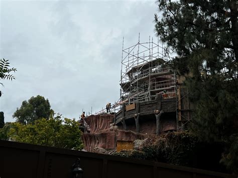 FIRST LOOK: Construction to Splash Mountain at Disneyland Resort ...