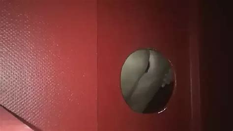 Vídeos gay de Cabina Glory Hole 18 xHamster