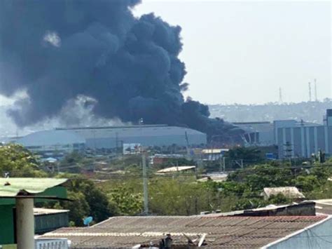 Puerto De Cartagena Colombia Contecar Sufre Incendio En Una De Sus