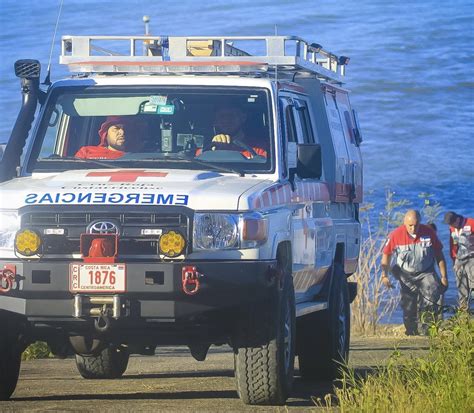 Cruz Roja Contin A B Squeda De Hombre Que Fue Arrastrado Por Una