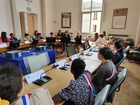 Ville De Poissy On Twitter Cmj La Salle Du Conseil De Lh Tel De