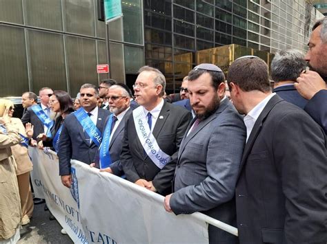 Tens Of Thousands Celebrate At Israel Parade In New York