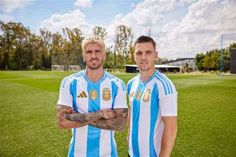 La Selección Argentina Presentó Sus Nuevas Camisetas Para La Copa