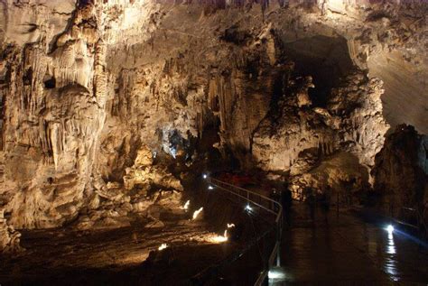 Parque Nacional Grutas de Cacahuamilpa Secretaría de Medio Ambiente y