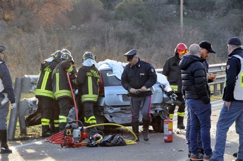 Incidente Stradale Fratelli Morti Nel Nuorese Grave Un Terzo