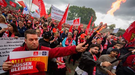 VW Sparkurs IG Metall Plant Protest Kundgebung In Wolfsburg WELT