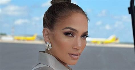 Jennifer Lopez Dazzles In St Barts Showing Off Her Defined Abs In A