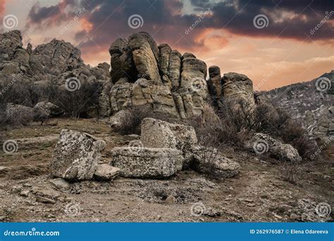 Rocas Bizarras Del Valle De Los Fantasmas En El Monte Demerdzhi En