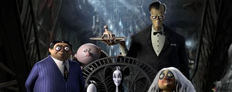 The Addams Family characters together 2K wallpaper download