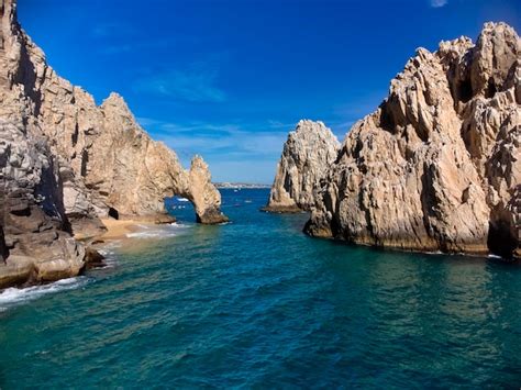 Premium Photo | Arch of cabo san lucas