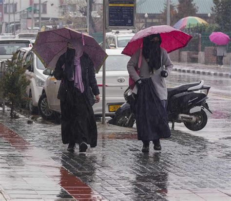 Weather: Rains in Srinagar