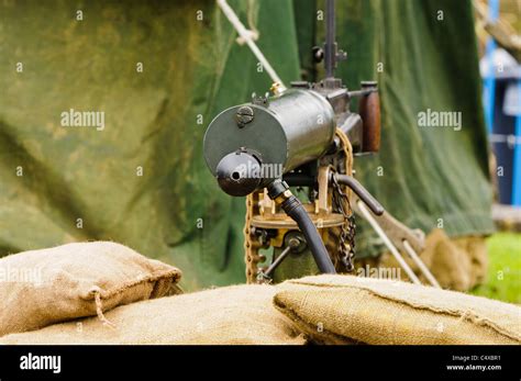 vickers water cooled medium machine gun stock photo alamy
