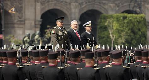 Amlo Encabeza Un Desfile Militar Para Conmemorar La Independencia De