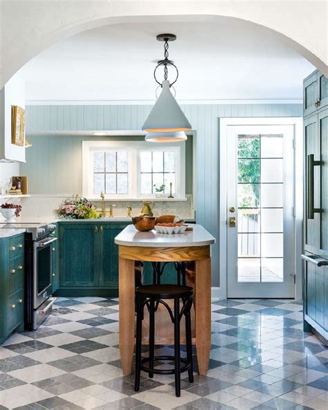 10 Checkered Kitchen Floor Design Ideas