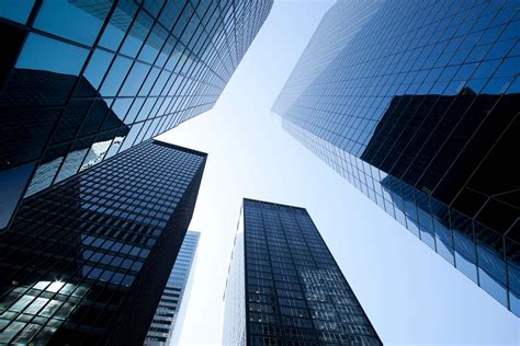 Officers respect police lieutenant leadership during crisis 7