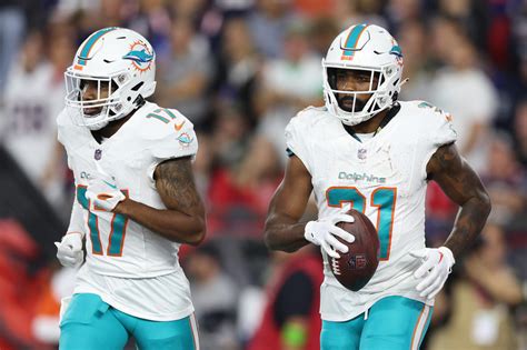 Dolphins Wr Jaylen Waddle And Rb Raheem Mostert Reportedly Not Expected