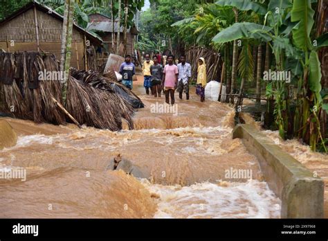 240529 Assam India May 29 2024 Xinhua Villagers Stand In