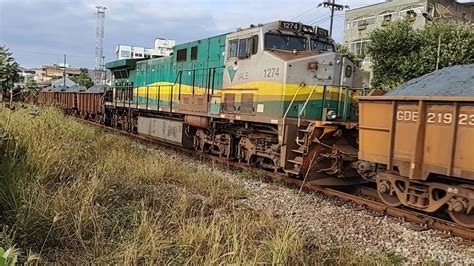 Trem Cargueiro de Minério de Ferro Descendo lotado Passando na Estação