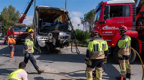 Muere Una Temporera Y Heridas Otras En Un Accidente De Autob S En