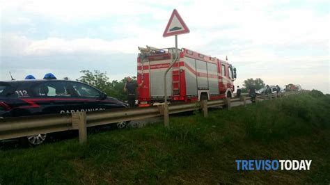 Schianto Frontale Sul Cavalcavia Della Feltrina Quattro Feriti