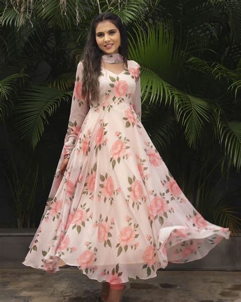 Pin By Shireesha Suresh Goud On Awesome Anarkali Suits Simple Frock