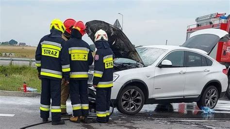 Po Ar Samochodu Marki Bmw Przy Jednym Z Dyskont W W Lisiej G Rze