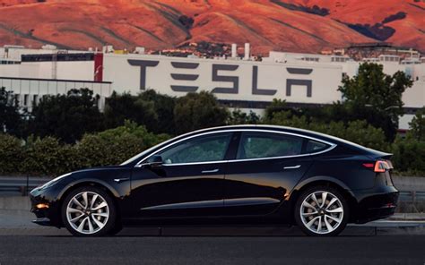 La Primera Unidad Del Tesla Model 3 Se La Queda Elon Musk Por Su 46