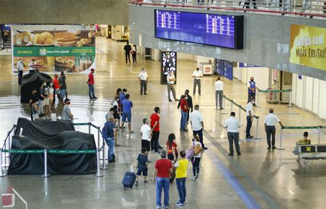 N Mero De Passageiros Cresce Pelo Segundo M S Seguido No Aeroporto De