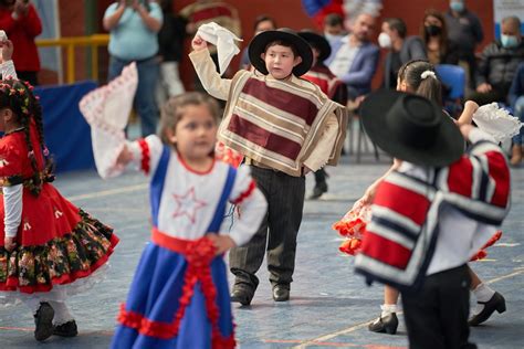 Gimnasio Municipal Alberg Muestra De Cueca Escolar Diario La Prensa