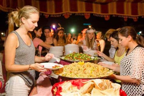 Tripadvisor Dubai Wüstensafari BBQ Abendessen Dünen Bashing Kamel