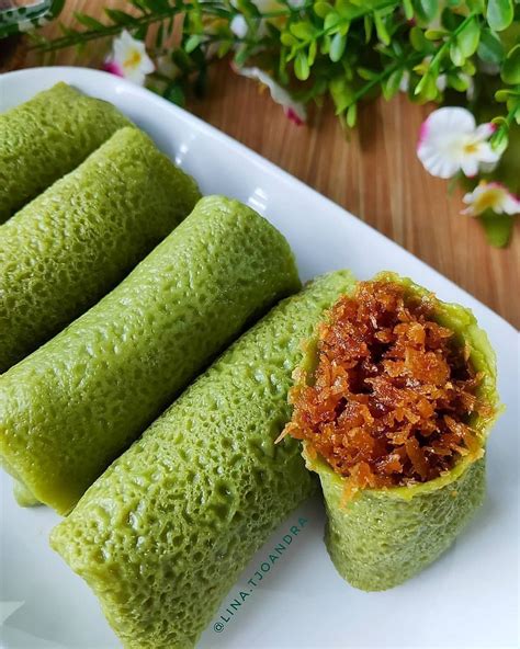 Kuih Ketayap Dadar Gulung Malaysian Pandan Crepes With Sweet Coconut