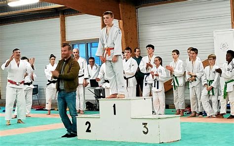 Trio De Champions Du Finist Re De Jujitsu Le T L Gramme