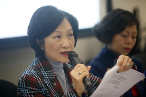 葉劉淑儀： 盡力幫助政府解釋修例 無必要辭去行會職務