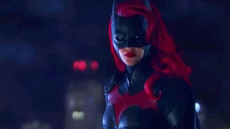 Batwoman New Poster Features Villain Alice New Trailer Has Gotham