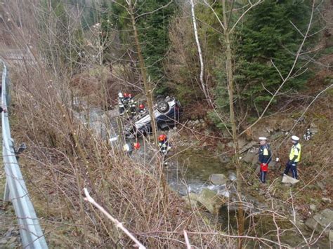 Tragiczny Wypadek W Obidzy Samoch D Wpad Do Potoku Nie Yje Kierowca