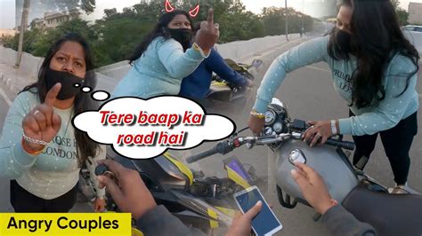 Road Rage With Angry Couple👫finger☝kisko Dikha Rahi Hai Tu Chapri