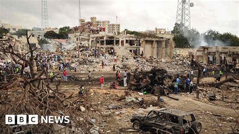 Somalia: Huge bomb one of Mogadishu's deadliest - BBC News