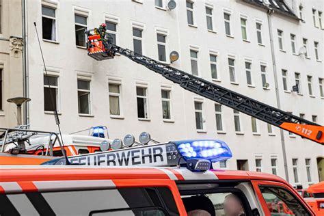 Brand In Plauener Mehrfamilienhaus Geb Ude Evakuiert Person In Klinik